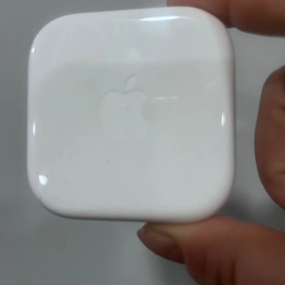 Apple EarPods with 3.5mm Headphone Plug Wired Earbuds White MNHF2AM/A NEW